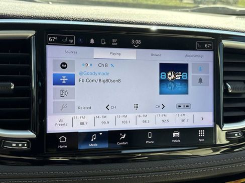 Used 2021 Chrysler Pacifica Touring-L FWD image 13