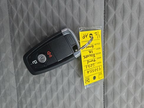 Certified 2021 Ford Escape SE image 30