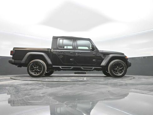 Used 2022 Jeep Gladiator Sport w/ Trailer Tow Package image 38