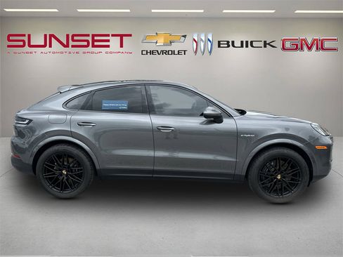 Certified 2024 Porsche Cayenne Coupe AWD/4WD image 3