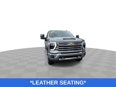 Used 2024 Chevrolet Silverado 2500 High Country w/ Technology Package AWD/4WD image 4