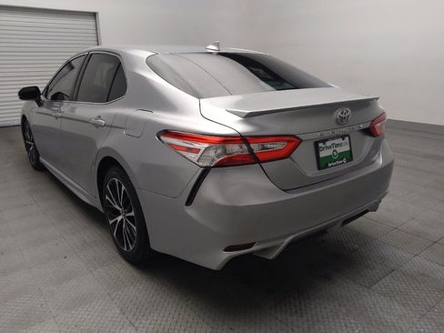 Used 2020 Toyota Camry SE FWD image 5
