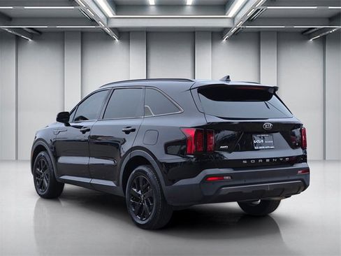 Used 2021 Kia Sorento S image 6