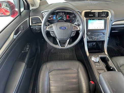 Used 2017 Ford Fusion SE w/ Fusion SE Technology Package FWD image 10