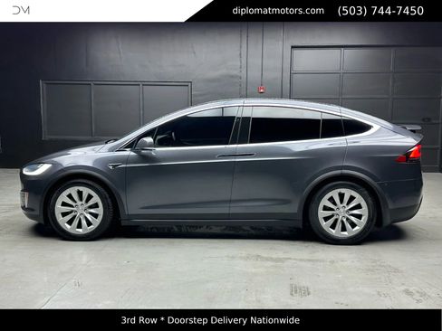 Used 2018 Tesla Model X 75D image 3