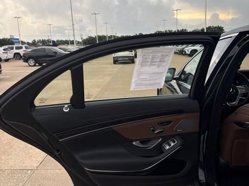 Used 2019 Mercedes-Benz S 560 4MATIC Sedan image 12