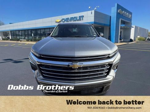 Used 2025 Chevrolet Traverse High Country FWD image 2