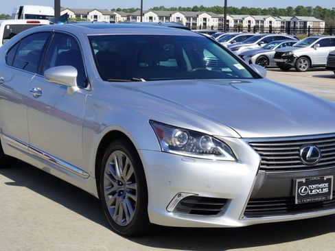 Used 2017 Lexus LS 460 w/ Comfort Package image 3