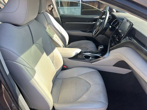 Used 2022 Toyota Camry XLE image 12