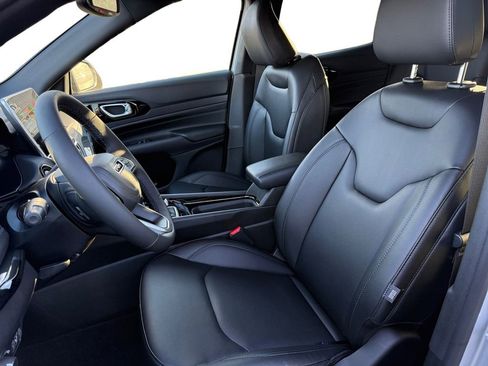 New 2026 Jeep Compass Limited image 9