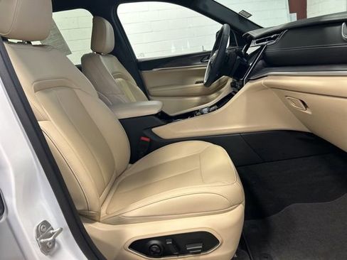 Used 2023 Jeep Grand Cherokee Limited image 18