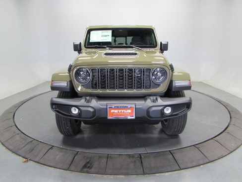 New 2026 Jeep Gladiator Sport AWD/4WD image 2
