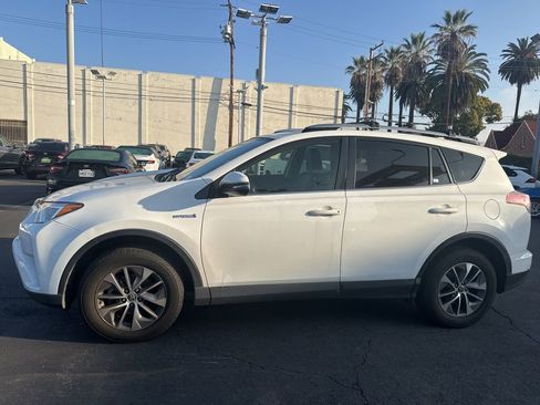 Used 2018 Toyota RAV4 XLE w/ Carpet Mat Package image 4