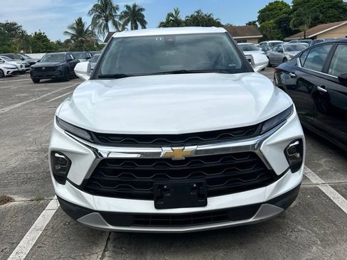 Used 2025 Chevrolet Blazer LT FWD image 2