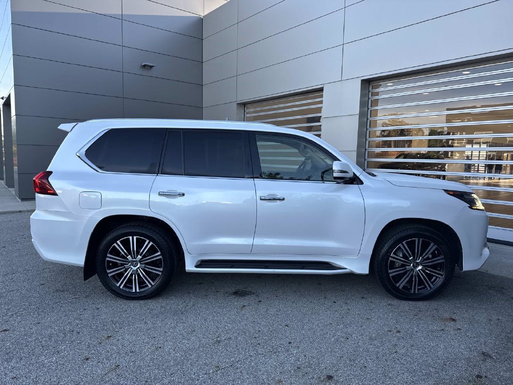 Used 2021 Lexus LX 570 4WD w/ Luxury Package image 7