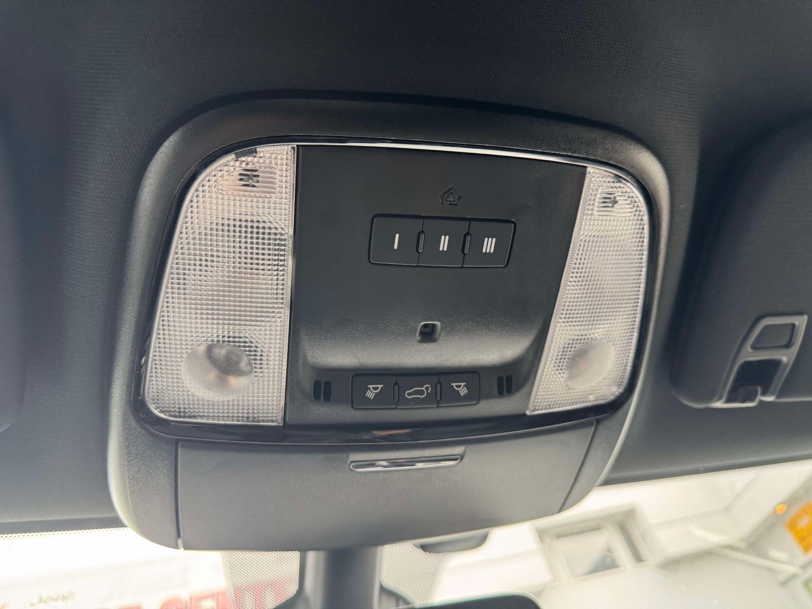 Used 2025 Dodge Durango GT w/ Blacktop Package AWD/4WD image 28