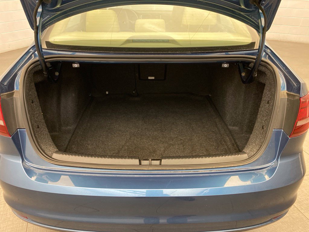 Used 2018 Volkswagen Jetta SEL FWD image 23