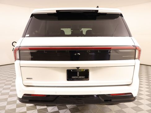 New 2026 Lincoln Navigator Premiere AWD/4WD image 23