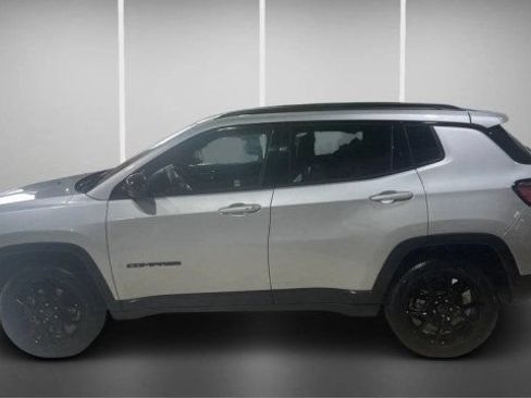 Used 2025 Jeep Compass Latitude w/ Altitude Special Edition AWD/4WD image 13
