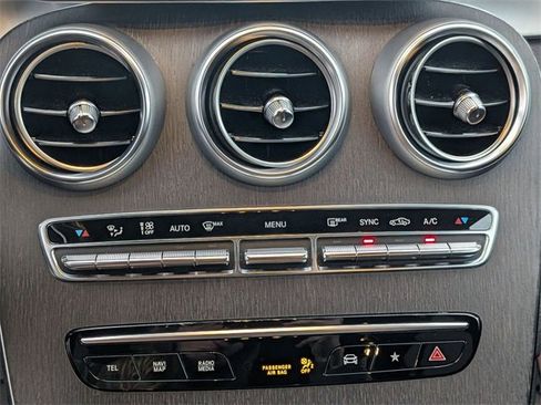 Used 2022 Mercedes-Benz GLC 300 4MATIC image 22