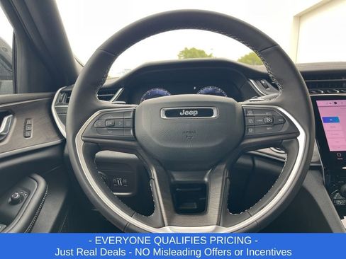 New 2025 Jeep Grand Cherokee Limited w/ Black Appearance Package image 11