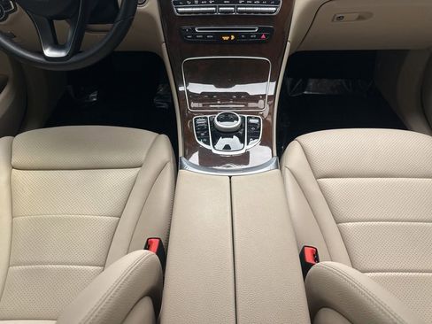 Used 2018 Mercedes-Benz GLC 300 4MATIC image 21