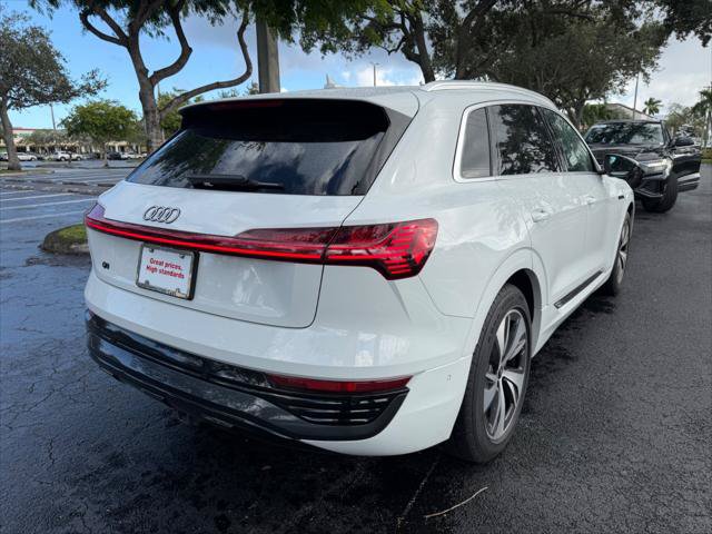 Used 2024 Audi Q8 e-tron Premium Plus w/ Premium Plus Package AWD/4WD image 6