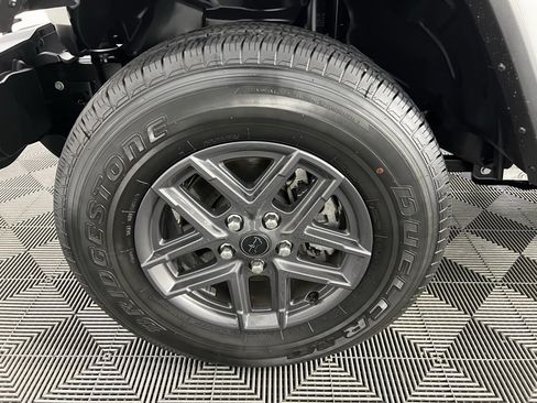 Certified 2024 Jeep Gladiator Sport image 11