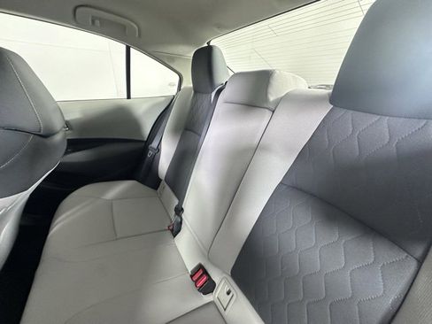 Used 2020 Toyota Corolla LE image 16
