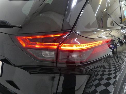 Used 2023 Nissan Rogue S FWD image 16