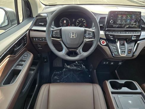 New 2026 Honda Odyssey Touring image 14