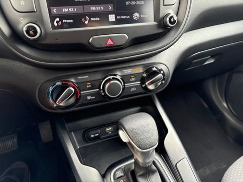 Used 2025 Kia Soul LX w/ LX Technology Package FWD image 35