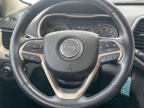 Used 2016 Jeep Cherokee Latitude w/ Cold Weather Group image 19