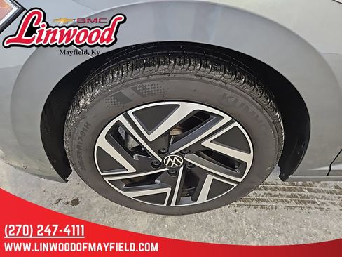 Used 2024 Volkswagen Jetta SEL image 6