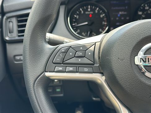 Used 2018 Nissan Rogue S AWD/4WD image 15