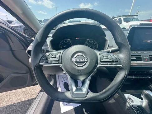 Used 2023 Nissan Altima 2.5 SV AWD/4WD image 16