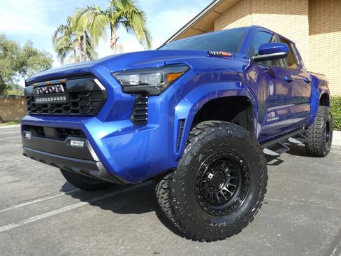 Used 2025 Toyota Tacoma SR5 image 15