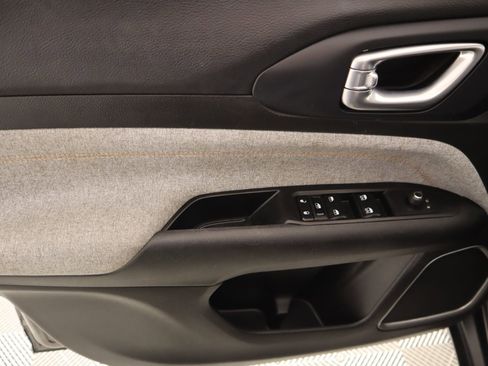 Used 2022 Jeep Compass Sport image 14