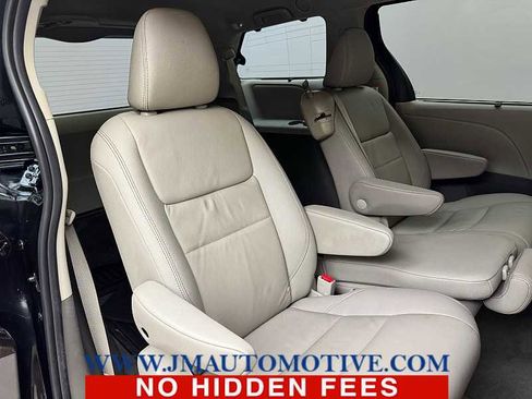 Used 2020 Toyota Sienna XLE FWD image 22
