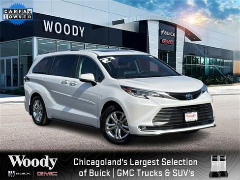 Used 2023 Toyota Sienna Platinum image 1