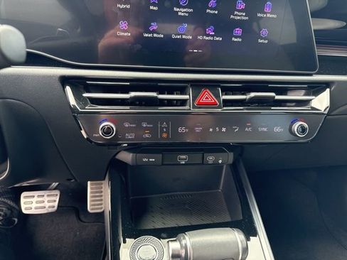 Used 2023 Kia Niro EX Touring image 6