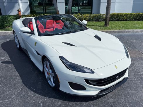 Used 2020 Ferrari Portofino image 5