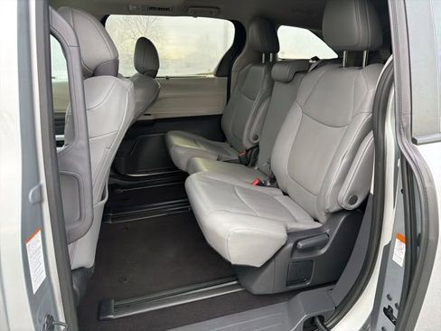 Used 2024 Toyota Sienna XLE image 15