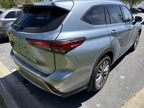 Used 2020 Toyota Highlander Platinum image 7