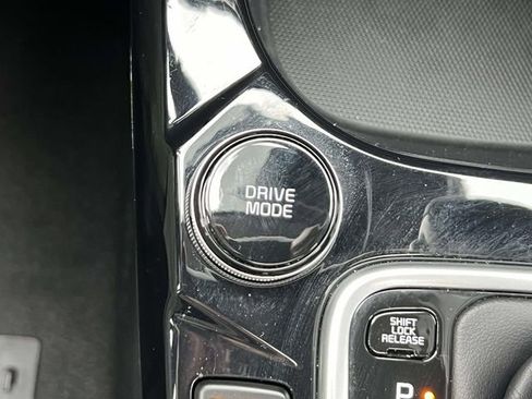 Used 2022 Kia Seltos EX image 32