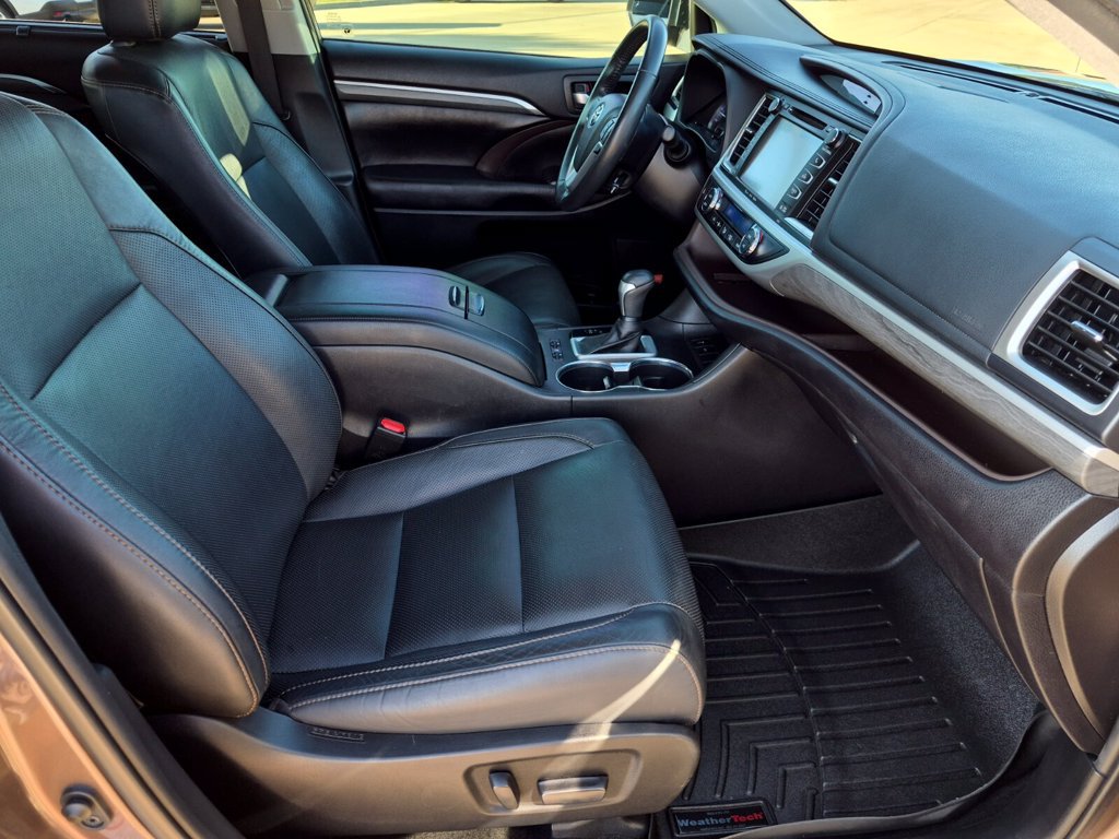 Used 2019 Toyota Highlander Limited FWD image 38