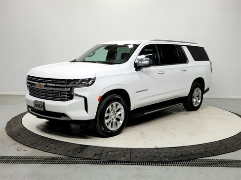 Used 2023 Chevrolet Suburban Premier image 3