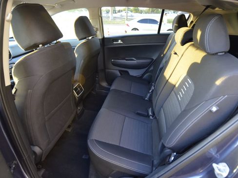 Used 2018 Kia Sportage LX w/ LX Technology Package image 18