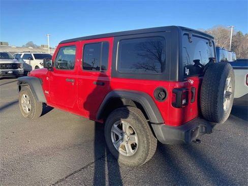 Used 2018 Jeep Wrangler Unlimited Sport image 4