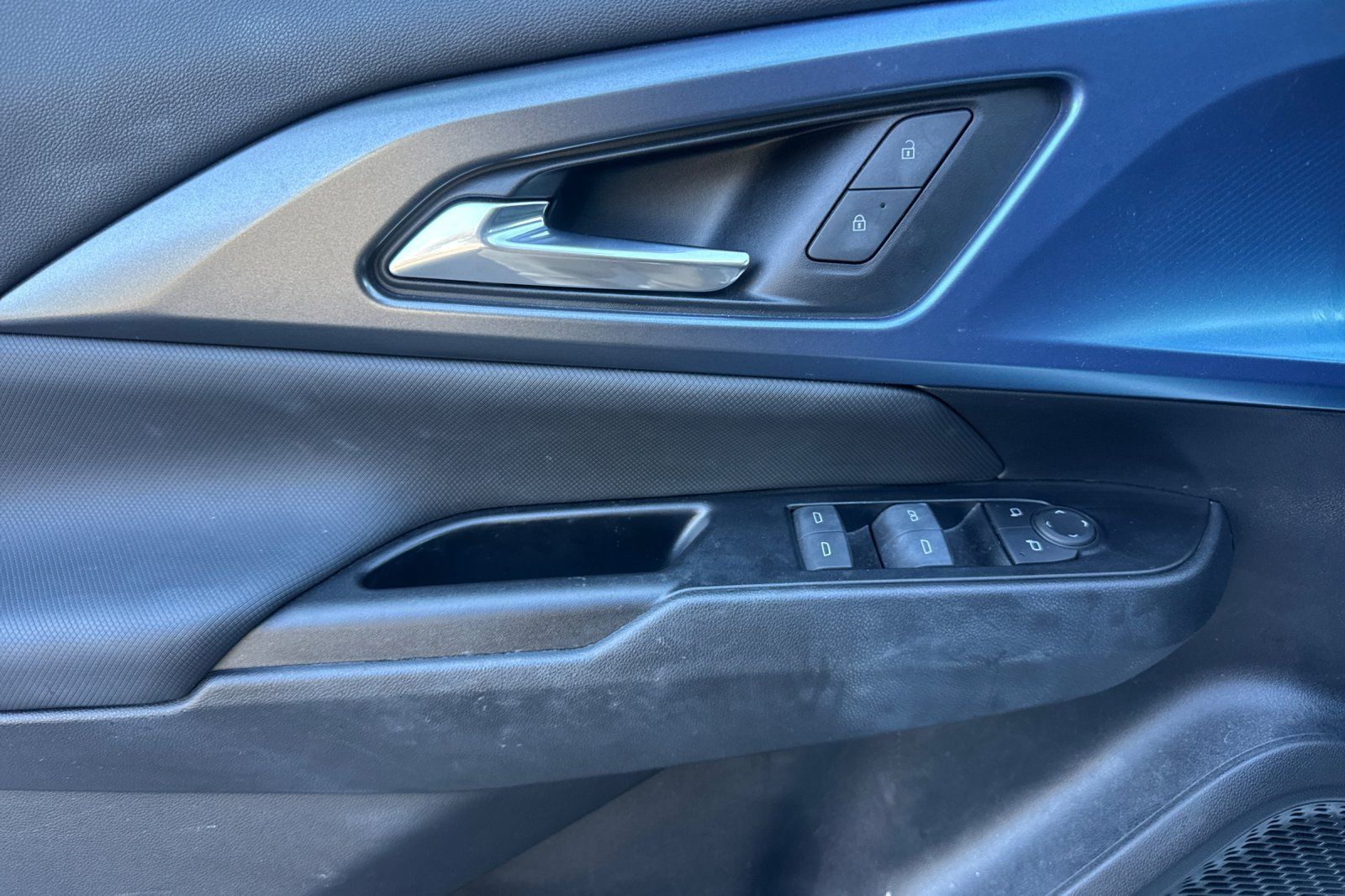 Used 2024 Chevrolet Equinox EV LT w/ LPO, Trailering Package FWD image 12
